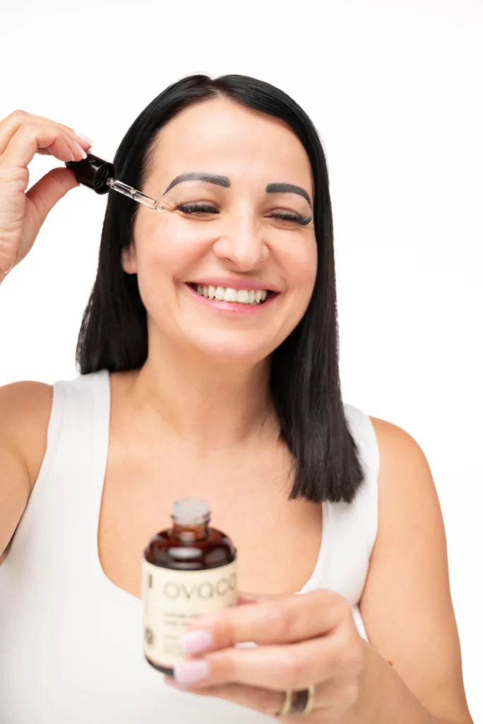 Uporaba Ovaco Superb Amazing Result seruma za anti-aging nego obraza